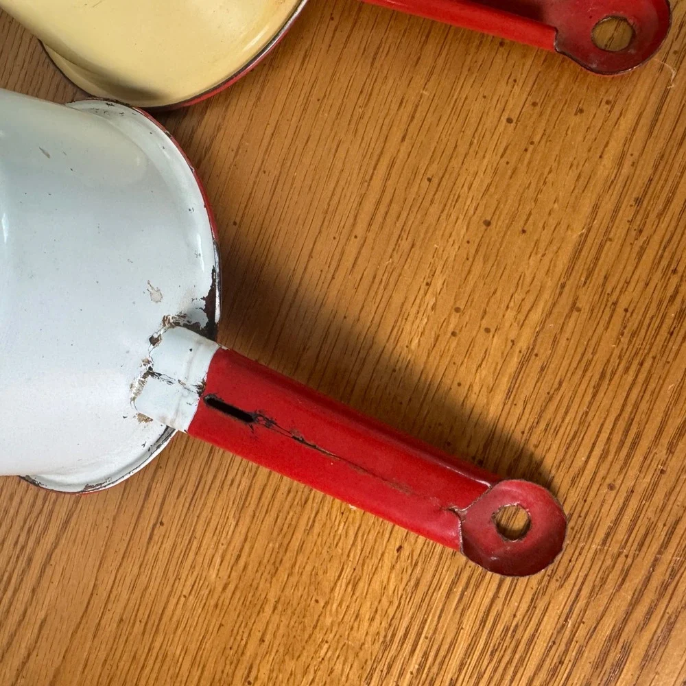 Vintage Enamelware Nesting Saucepan Set White with Red Trim 3‎ pc Rustic Decor